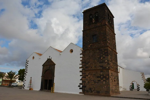 Typiska Kanariska Stil Vit Kyrkobyggnad Oliva Fuerteventura Kanarieöarna Spanien — Stockfoto