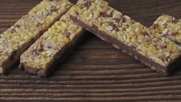 Cioccolato Muesli Bar Vecchio Tavolo Legno — Video Stock