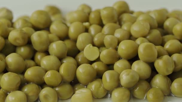 Cuenco Blanco Con Guisantes Verdes Enlatados Alimentos Fermentados — Vídeo de stock