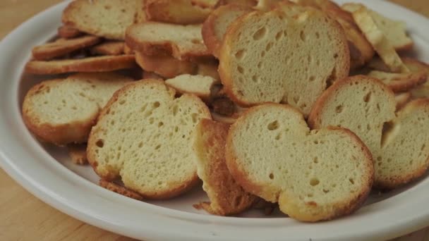 Group Bruschette Bread Chips Baked Cheese Flavoured Snack — Stock Video