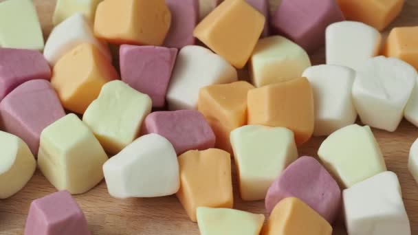 甜软软的彩色棉花糖 色彩艳丽的软糖 — 图库视频影像