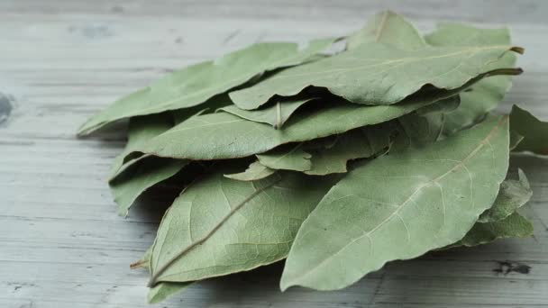 Dried Whole Bay Leaves Cutting Board Laurus Nobilis — стоковое видео