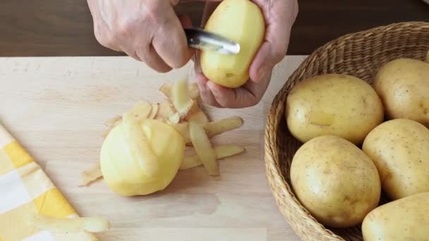 Hands Peel Potato Peelings Wooden Cutting Board — Wideo stockowe