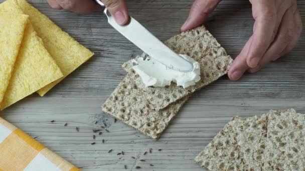 Crispbread Creamy Cheese Table — стоковое видео