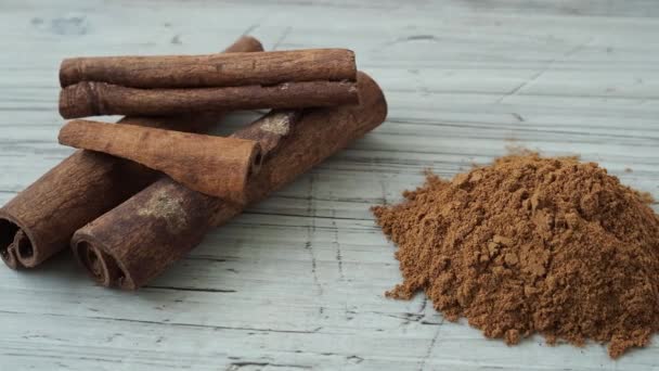 Ground Cinnamon Cinnamon Sticks Cinnamomum Zeylanicum — стоковое видео