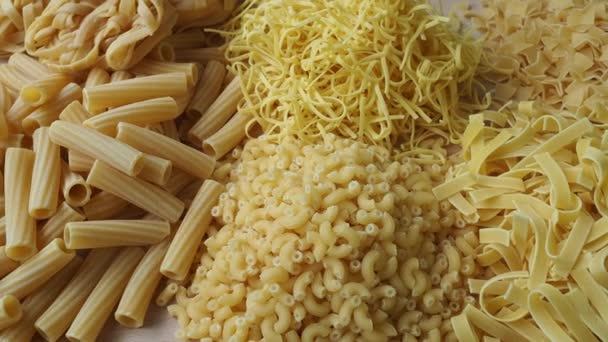 Layout Della Pasta Cruda Italiana Diversi Tipi Forme Pasta — Video Stock