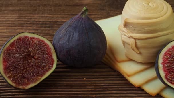 Figues Fromages Variés Sur Une Table Rustique Parenica Fromage Fumé — Video