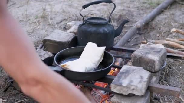 Cooking Meat Shawarma Wrapped in Pita on Outdoor, Burning Bonfire, in Pan. 4K — Stock Video