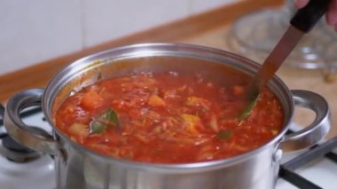 Rich, Kalın, Red Borscht from Meat, Home Kitchen 'da pancar