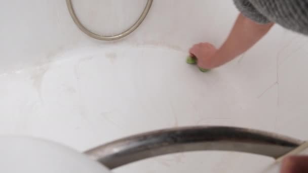 Woman Washes, Cleans, Rubs the Dirty Bathroom with a Sponge with Soap and Foam — Stock Video