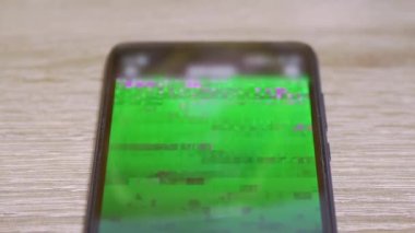 Sinyal Bozma, Parazit, Akıllı Telefonun Ekranındaki Arızalar. Kapat.