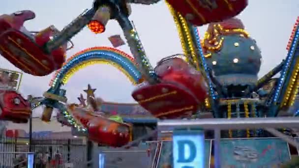 Fast Spinning Carousel of Octopus in an Amusement Park. 4K. Close up — Vídeo de Stock