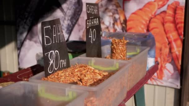 Selling Boiled Shrimp at the Local Market. 4K. Close up — Stockvideo