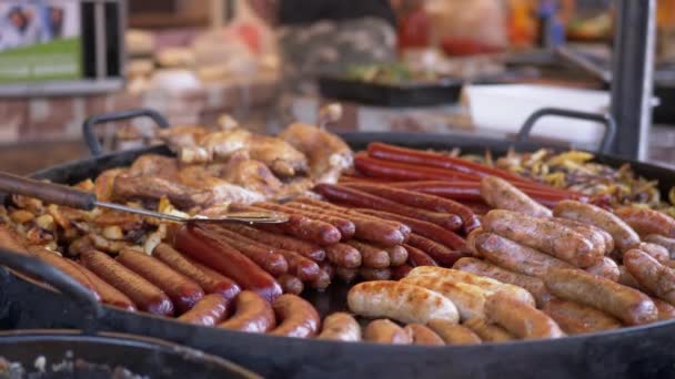 Grill Juicy, Fried Sausages in a Large Skillet for Sale on the Open Counter. 4K — Stock video