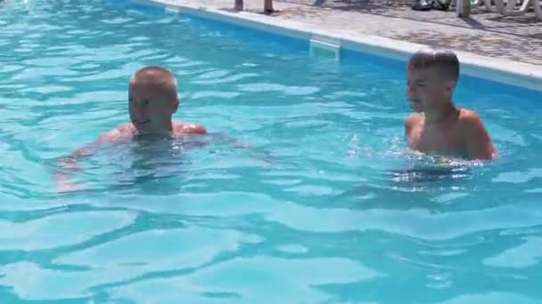 Happy Smiling Father with Son Swim in Open Transparent Swimming Pool. Close up — Stock video