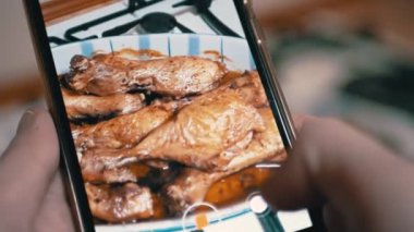 Dişi Eller, Smartphone 'da Kızarmış Tavuk videosu kaydediyor..