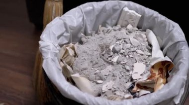Tamirat bittikten sonra çöp kutusuna atılacak. Büyüt
