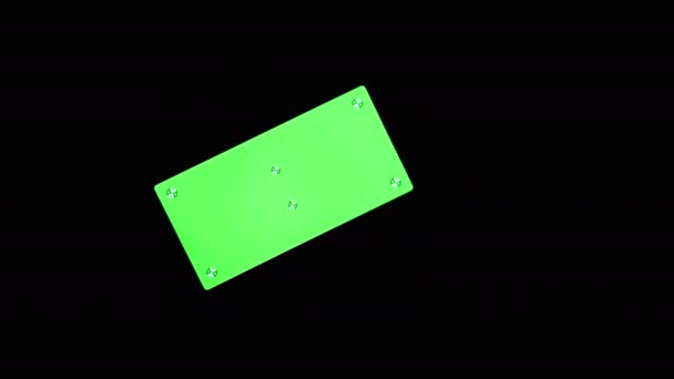 Smartphone con pantalla verde, clave de croma, marcadores en fondo negro. De cerca. — Vídeo de stock
