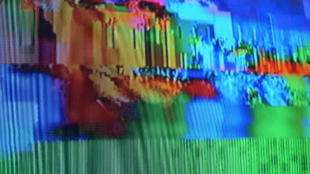ビデオ信号の損傷、グリッチ、エラー、カラーノイズ、古いテレビ画面上のピクセル。4K — ストック動画