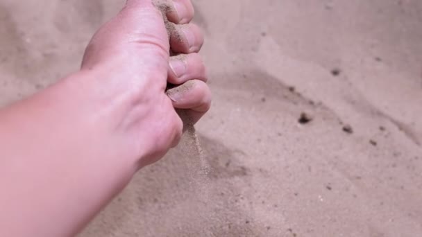 Female Hand Pours Sand Fingers Beach Rays Sunlight Fine Grains — Stock video