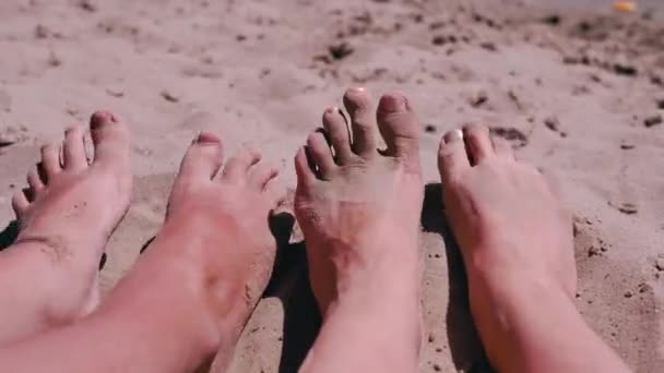 Tanned Red Bare Feet Mother Child Sand Lies Sandy Beach — Video Stock