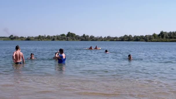 Ukraine Kamenskoe 2022 Group Happy Carefree Children Swim Bathe Beach — 비디오