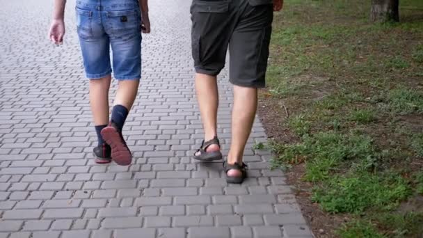 Ukraine Kamenskoe 2022 Legs Father Son Walking Sidewalk Outdoors Park — стоковое видео