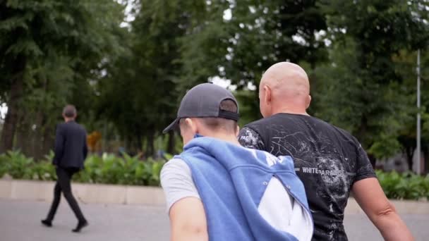 Back View Happy Father Son Walking Park Outdoors Cloudy Weather — Vídeos de Stock