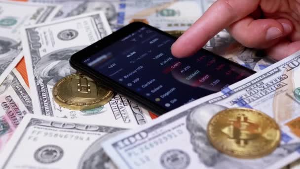 Broker Viewing Price Change Cryptocurrency Smartphone Screen Rising Falling Price — Video