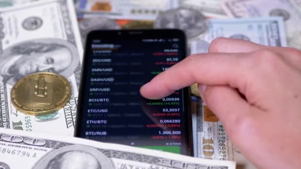 Broker Viewing Change Price Cryptocurrency Smartphone Screen Rising Falling Price — Video