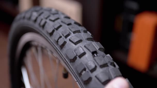 Rotation Black Rubber Bicycle Wheel Spokes Workshop Checking Wheel Punctures — Stockvideo