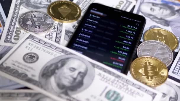 Cryptocurrency Price Quotes Data Black Screen Smartphone App Online Btc — Vídeo de stock