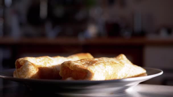 Rolled Fried Ruddy Pancakes Plate Rising Steam Rays Sunlight Cooked — Vídeo de stock