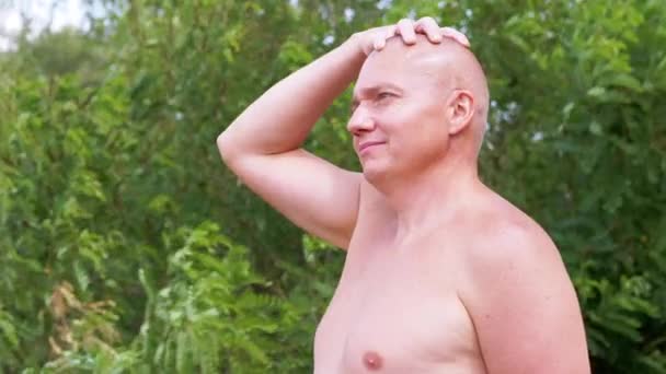 Pensive Bald Male Thinks Dreams Nature Stroking Head Hand Outdoors — Vídeo de Stock