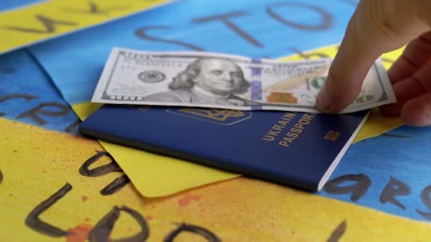 Hand Takes Biometric Passport Ukraine Cash Background Flag Inglés Dibujo — Vídeo de stock