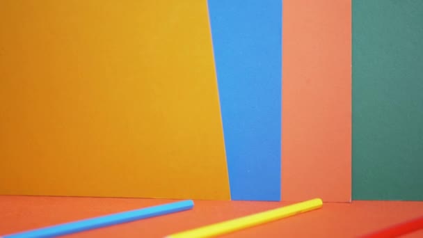 Ljusa Mättade Flerfärgad Bakgrund Färgat Papper Kartong Visar Grönt Orange — Stockvideo