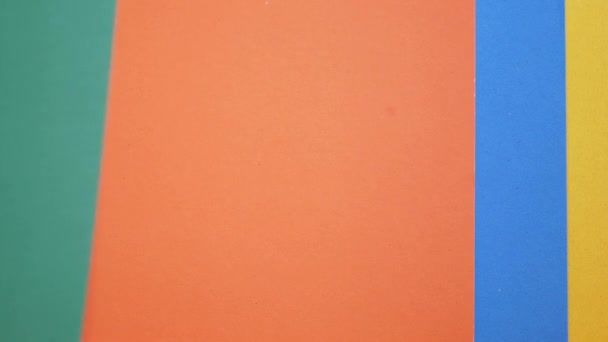 Fényes Telített Többszínű Háttér Színes Papír Karton Zöld Narancssárga Kék — Stock videók