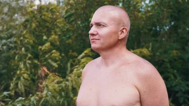Pensive Bald Male Thinks Dreams Nature Looks Distance Outdoors Sad — Stockvideo
