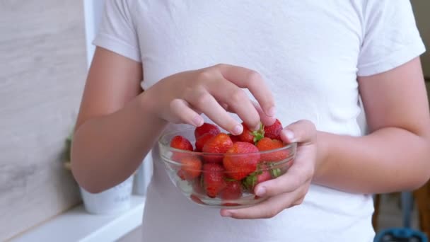 Child Holding Hands Full Glass Bowl Red Strawberry Sunlight Room — Vídeo de Stock