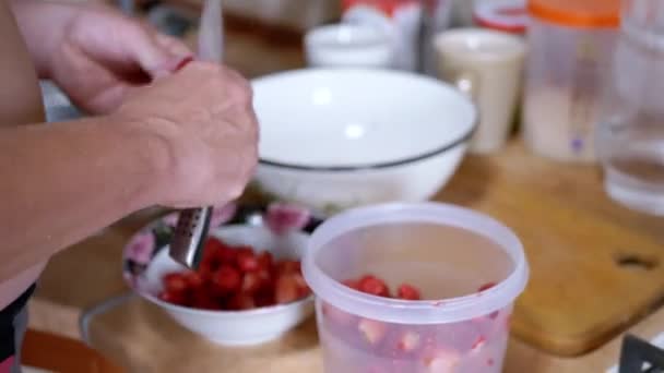 Male Hands Cutting Strawberries Knife Putting Them Deep Bowl Time — Wideo stockowe
