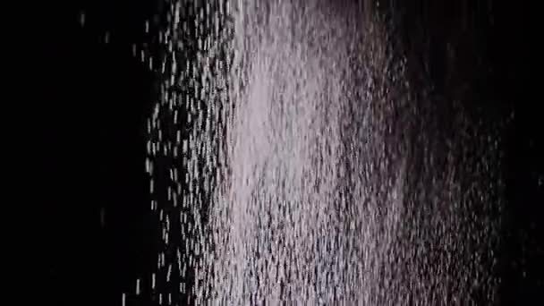스파크스 파우더검은 폭포수 입자들 눈송이들이 돌아가면서 속에서 소용돌이치죠 별똥별 코스모스 — 비디오