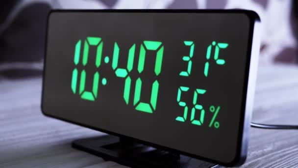 Saat Gösteriyor Saat Gösteriyor Hava Sıcaklığı Nem Oranı Modern Ayna — Stok video