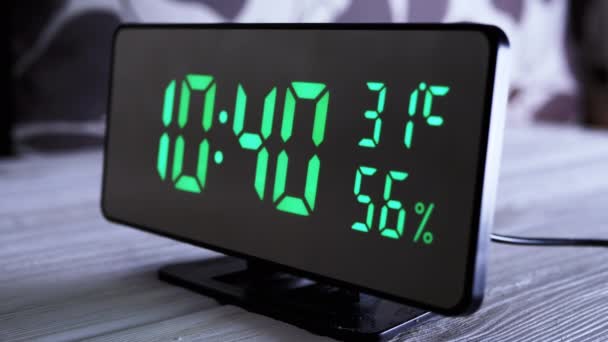 Horloge Numérique Affichage Heure Sur Écran Vert Température Humidité Air — Video