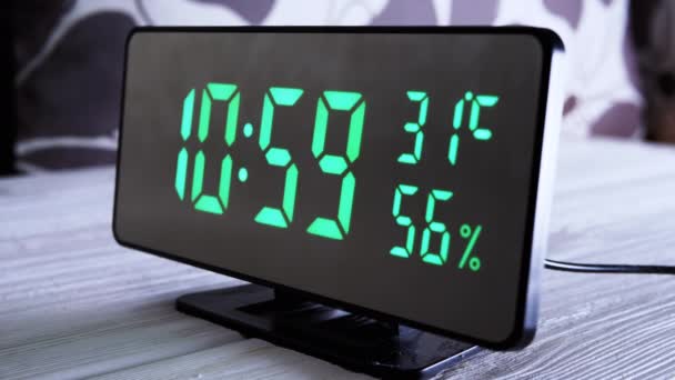 Digital Clock Show Time Green Display Temperature Air Humidity 현대식 — 비디오