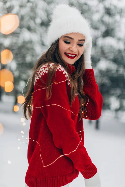 Young Woman Posing Park Winter Time — Photo