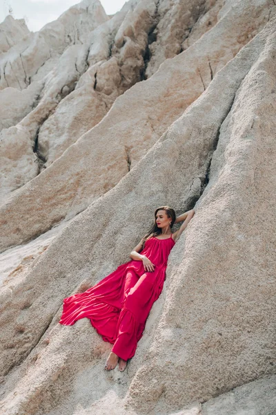 Beautiful Young Woman Red Dress Posing Outdoors — 图库照片