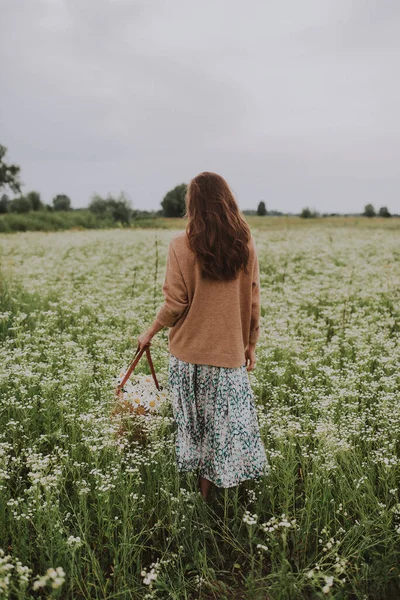 Young Woman Basket Flowers Field — Foto de Stock