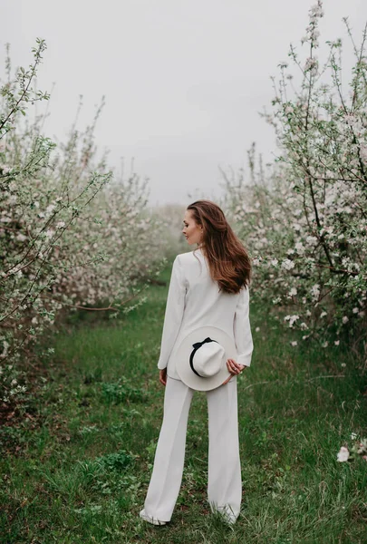 Gorgeous Model Posing Spring Garden Blossom Stockbild