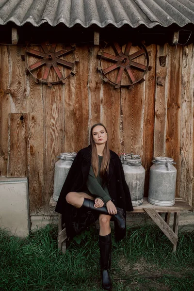 Beautiful Woman Posing Farm Field — Stock Photo, Image