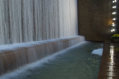 New York 'ta su perdesi olan bir su kaynağı.